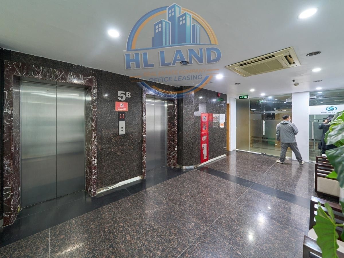 Thang máy tòa VMT Building với sức chứa khá lớn