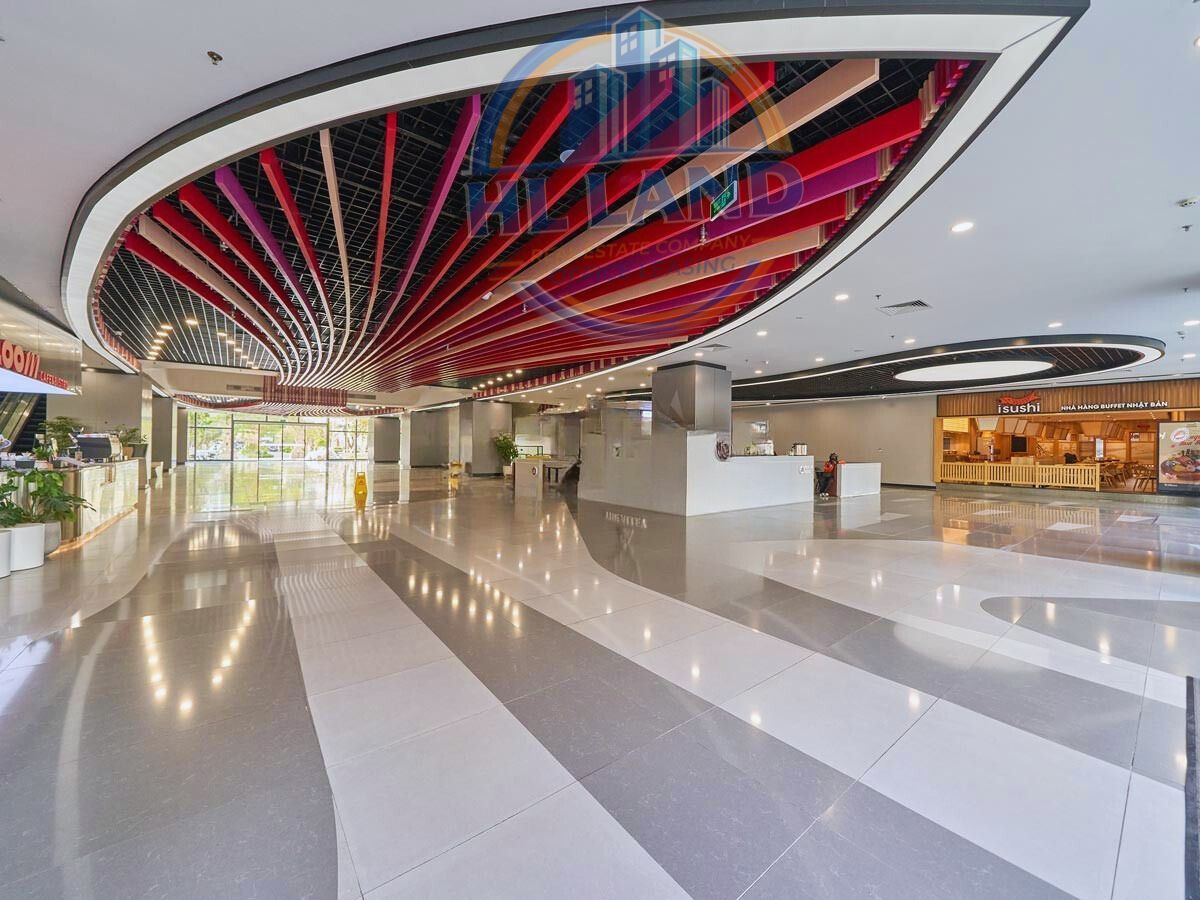 The Zei Plaza nổi bật với thiết kế hiện đại và cách bày trí sang trọng