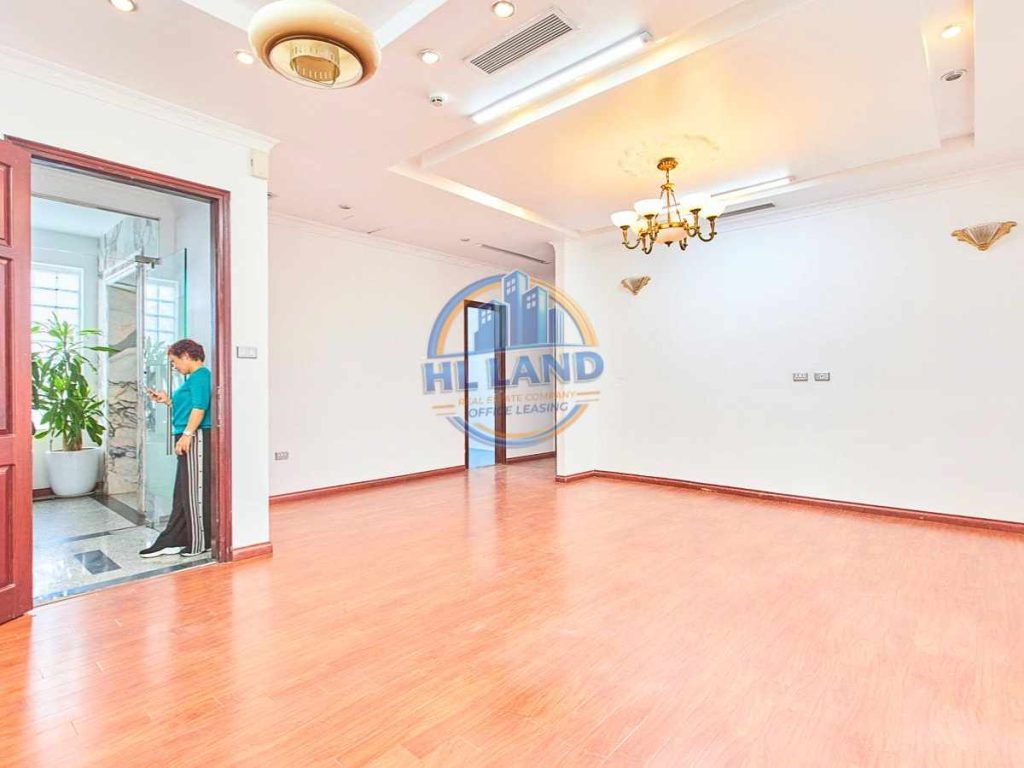 thuê văn phòng tại royal building 180 triệu việt vương