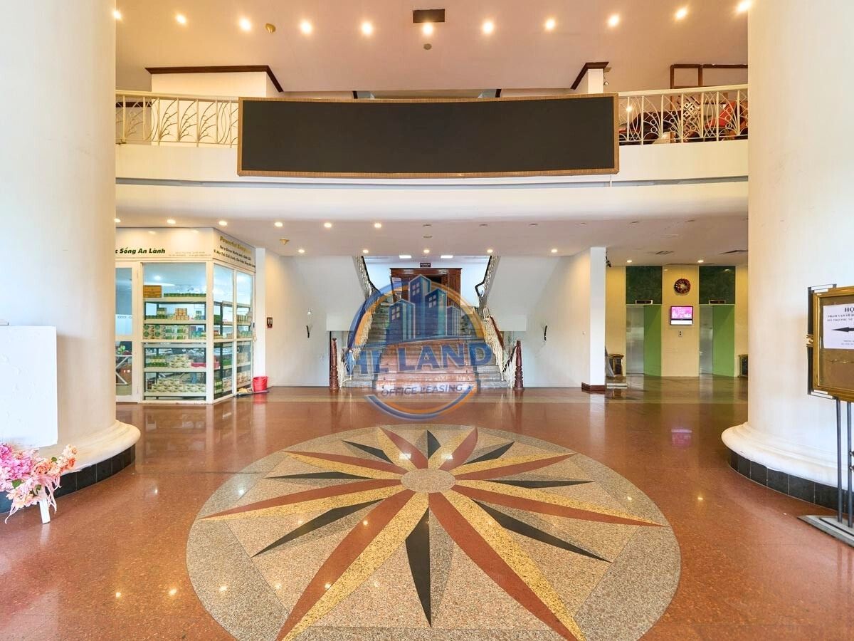 Tòa nhà TT Phụ Nữ & Phát Triển nổi bật với thiết kế và kiến trúc hiện đại, sang trọng, mang đến không gian văn phòng tiện nghi và chuyên nghiệp