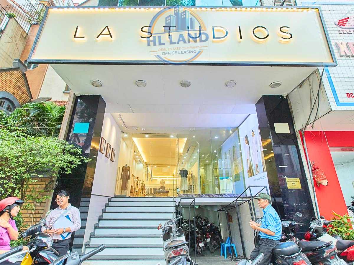 Tòa nhà 141 Bà Triệu với kiến trúc sang trọng