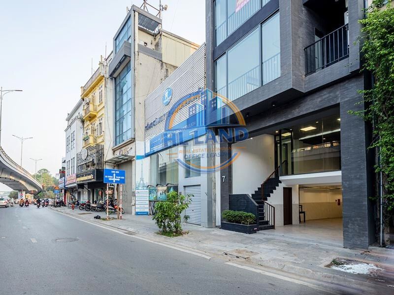 Tòa nhà 07 Nghi Tàm có quy mô lớn với thiết kế hiện đại, mang đến không gian văn phòng sang trọng, tiện nghi