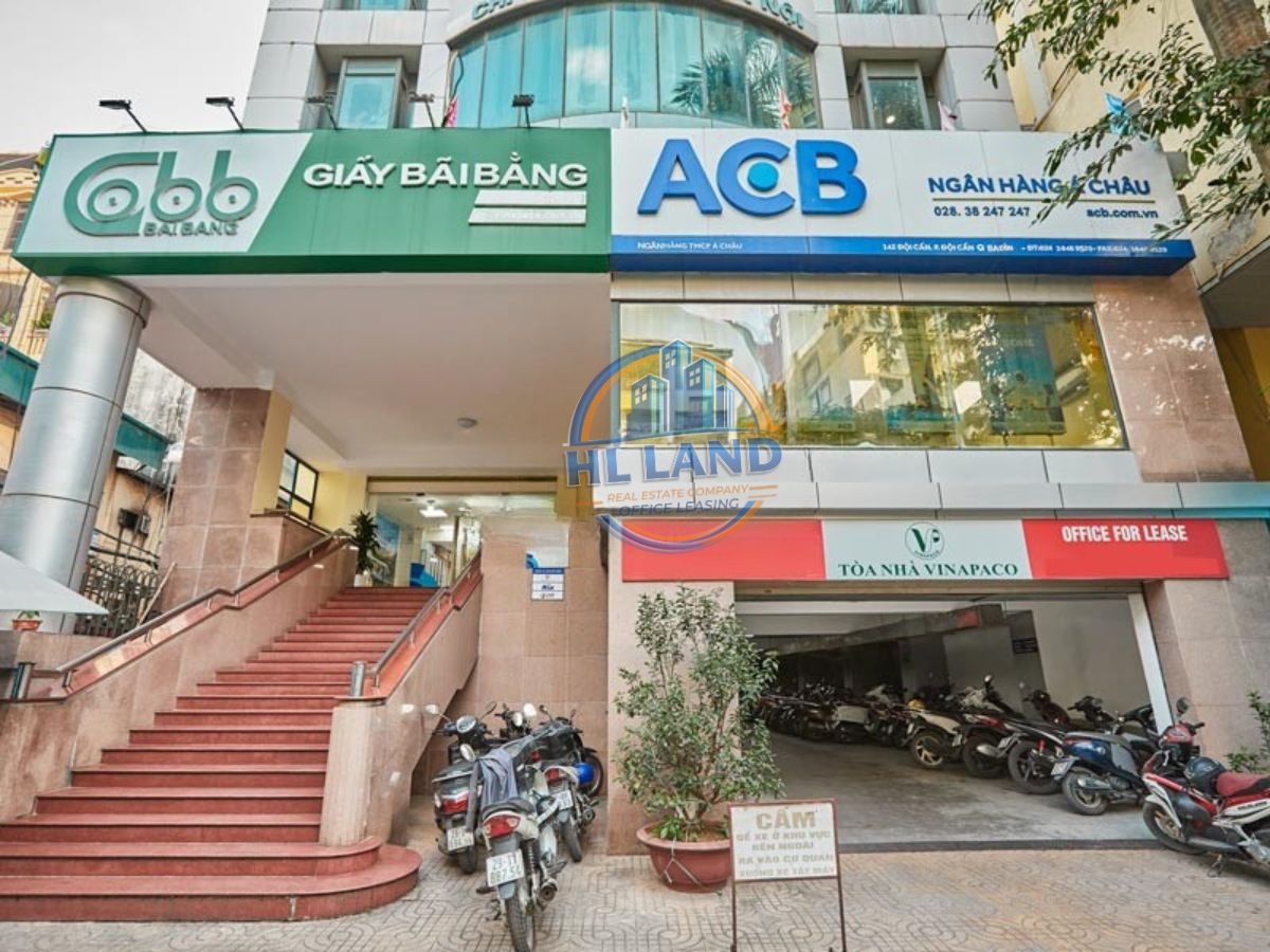 Tòa nhà Vinapaco có quy mô lớn với thiết kế hiện đại