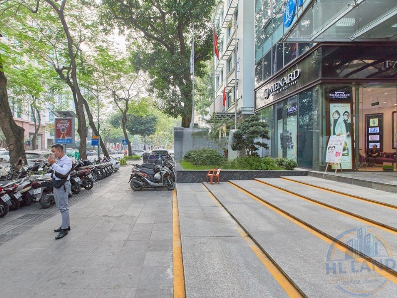 văn phòng trống tòa nhà hanoitourist 18 lý thường kiệt