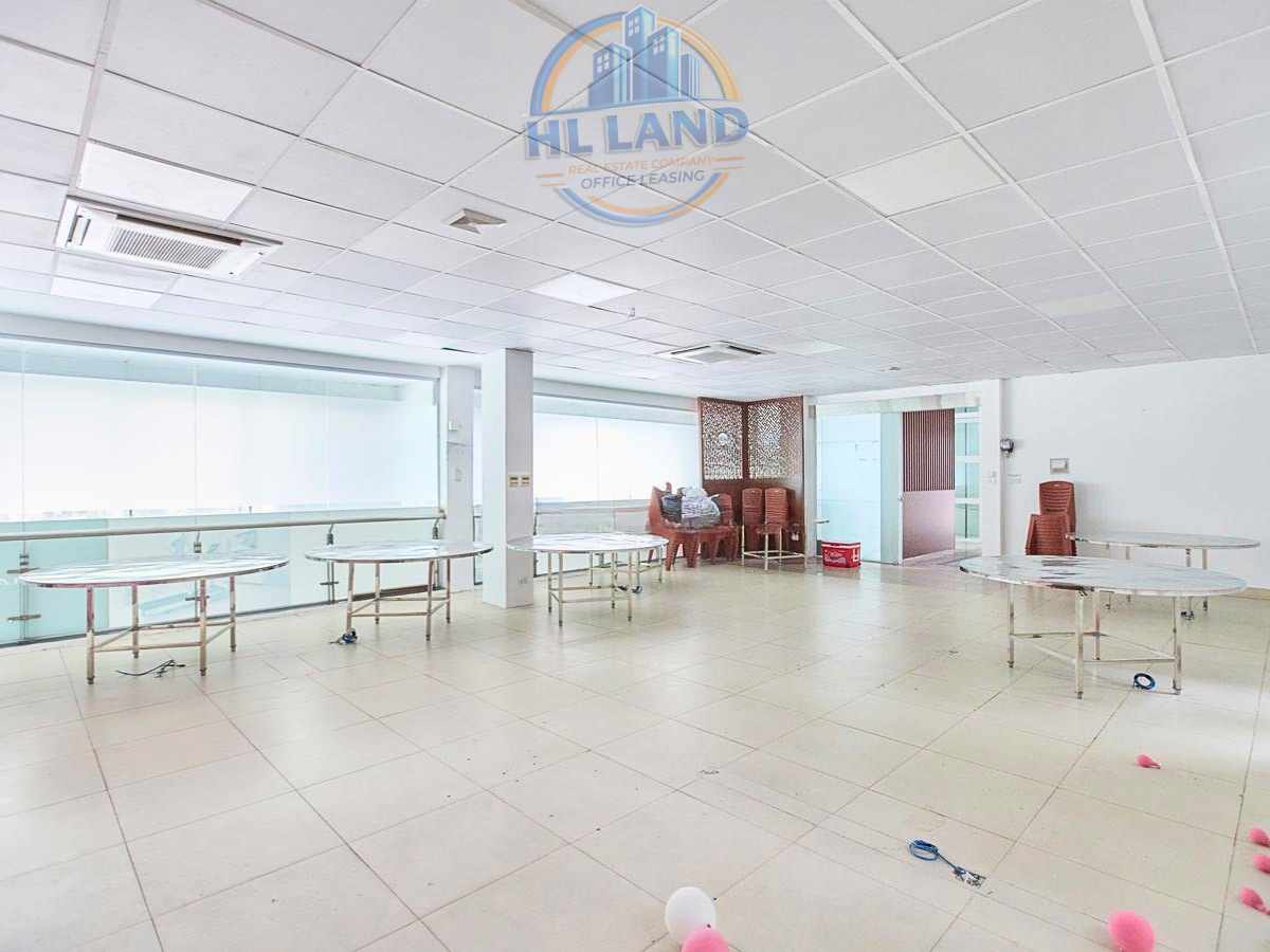 Giá thuê văn phòng Red River Building và diện tích trống