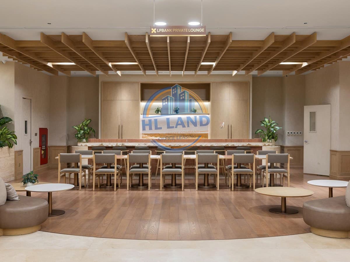 Cần kiểm tra kỹ phí dịch vụ, phí ngoài giờ và điều khoản hợp đồng