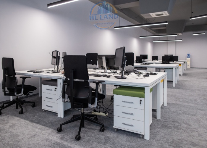 Nên chọn văn phòng mở hay chia nhiều phòng riêng khi thuê văn phòng 200m2 – 300m2?