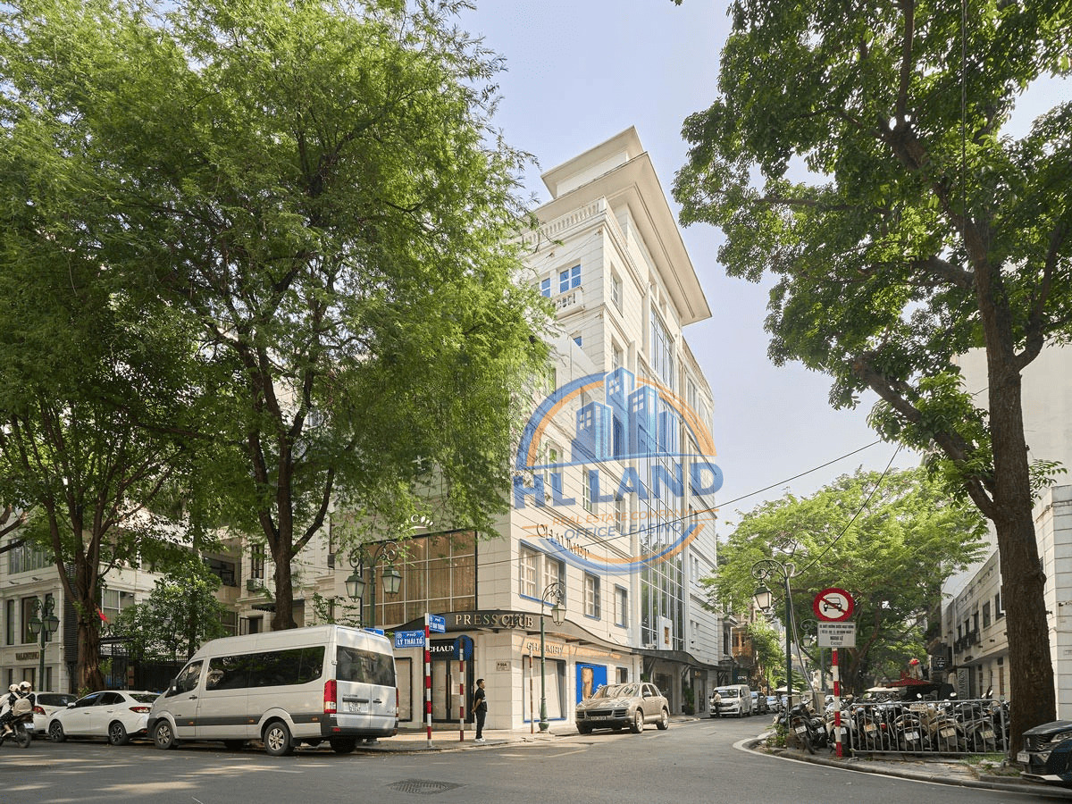 Location and Transport Advantages of Press Club Building