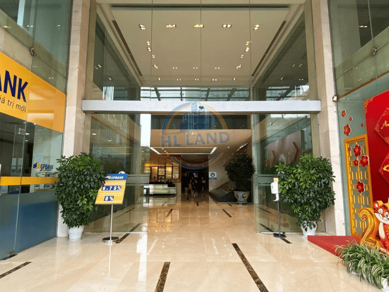 Equipment, Amenities and Management at Capital Tower