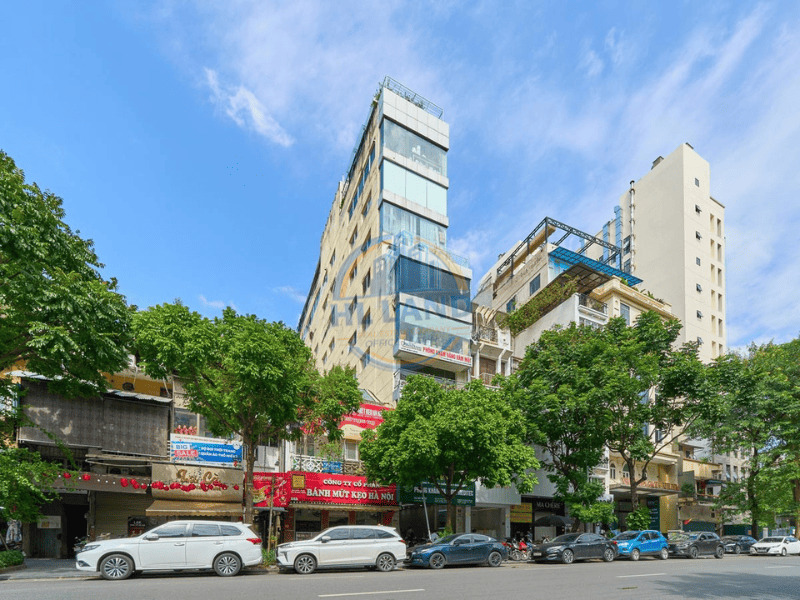 Building Scale and Office Space for Lease at P Tower
