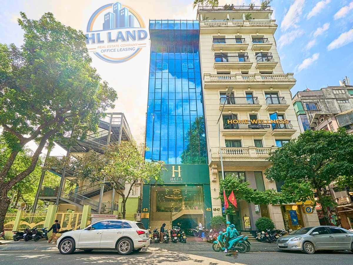Overview of 43 Tran Xuan Soan Building