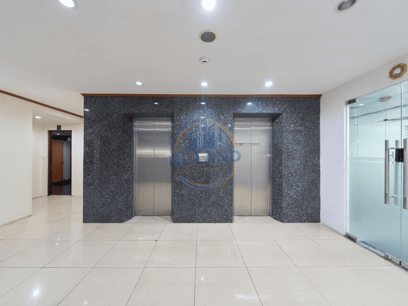 Equipment, Amenities and Services at Naforimex Building