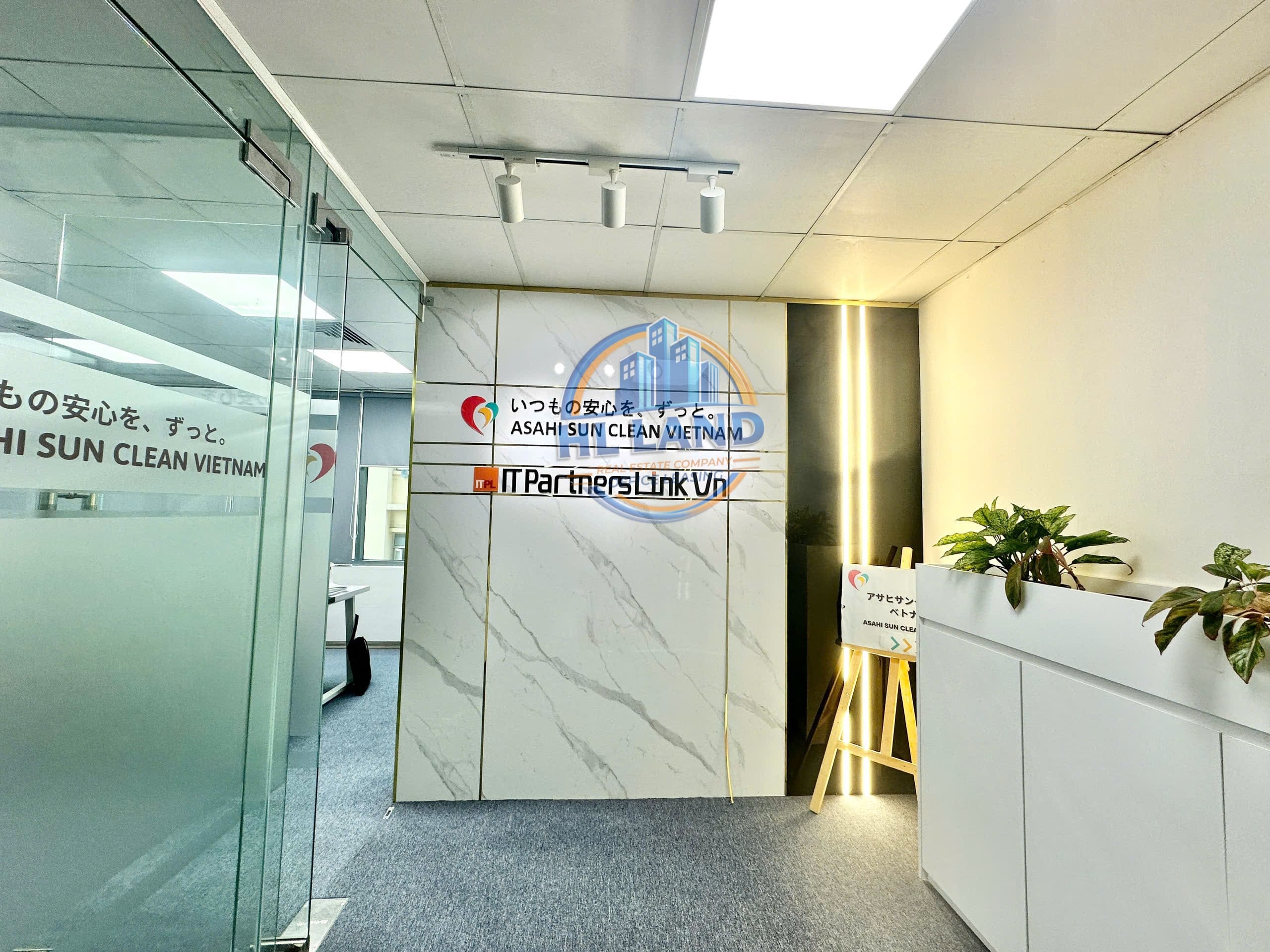 Architectural design and office standards at Hoang Ngoc Building